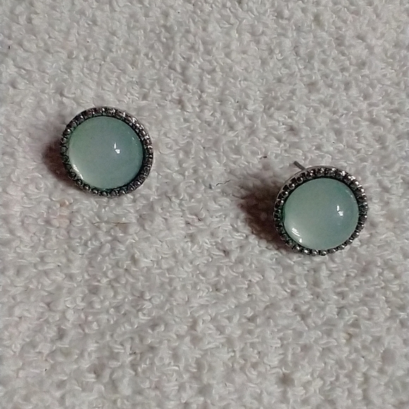Blue button post earrings no backs need cleaning - Picture 1 of 3
